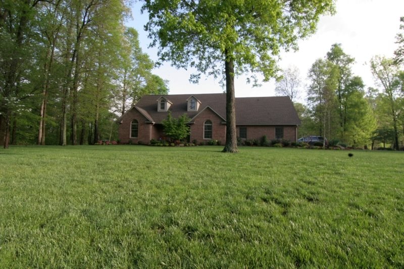 Welcome to 2475 E 550 S  Huntingburg.  This Custom