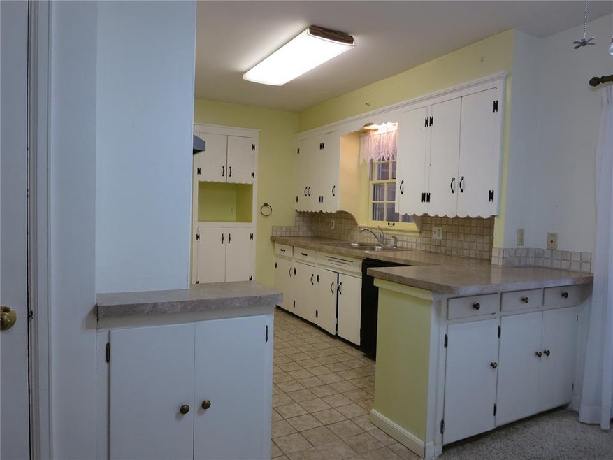 332 21st St NW, Cedar Rapids, IA 52405 - photo 1