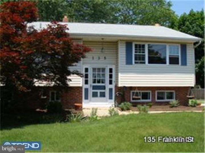 135 Franklin St, Swedesboro, NJ 08085 - photo 1