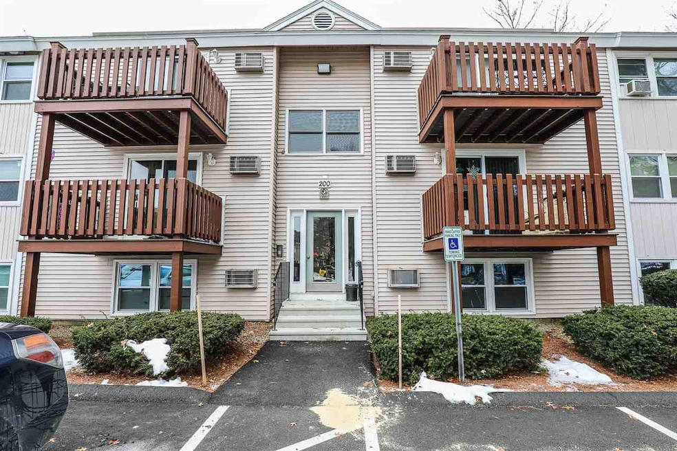200 Circle Rd unit 8, Manchester, NH 03103 - photo 1