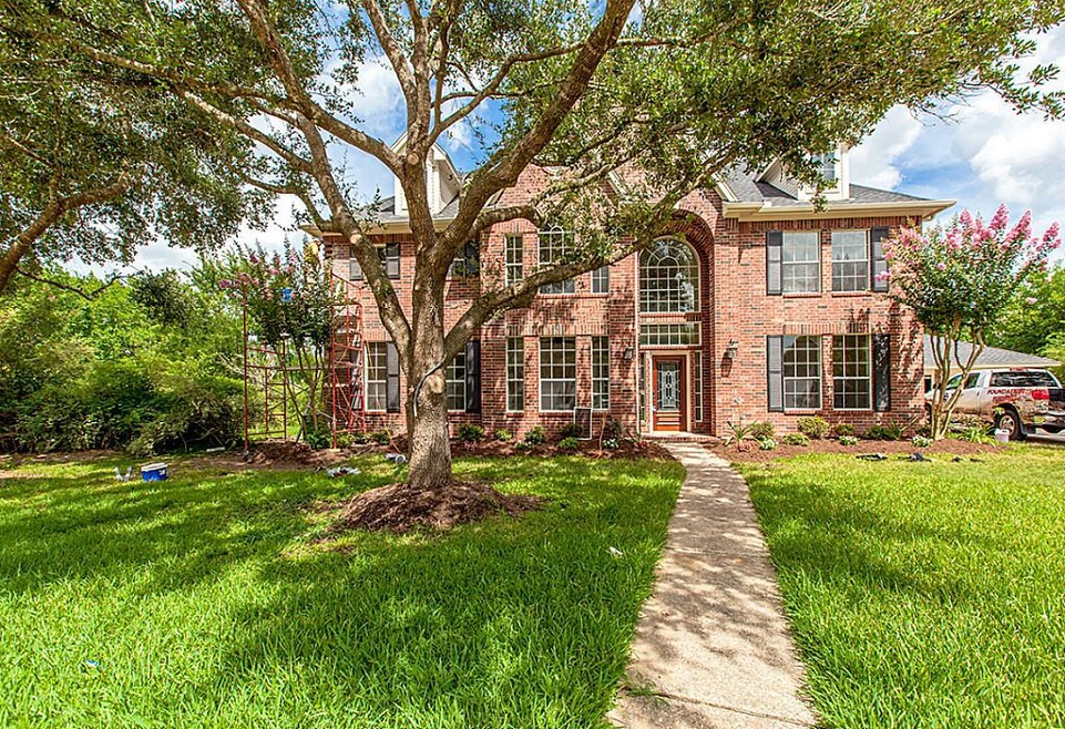 907 Middlecreek St, Friendswood, TX 77546 - photo 1