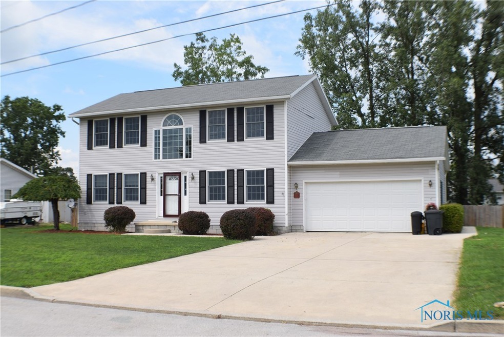 402 Brookside Dr, Woodville, OH 43469 - photo 1