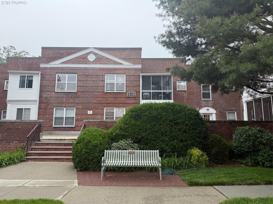 284 Central Ave unit D6, Lawrence, NY 11559 - photo 1