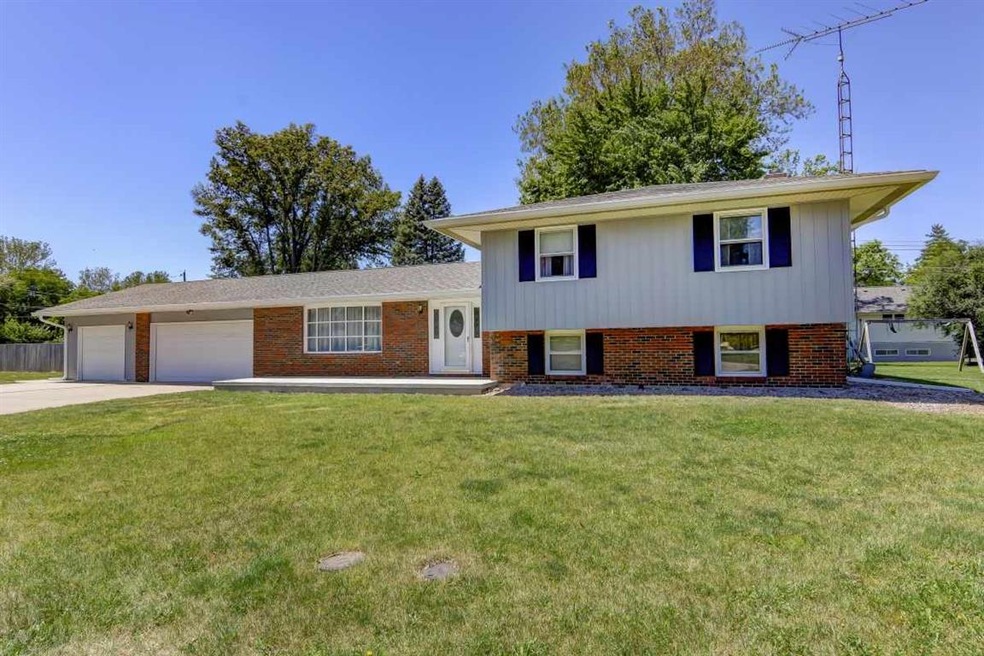 180 Churchill Ln, Lincoln, IL 62656 - photo 1