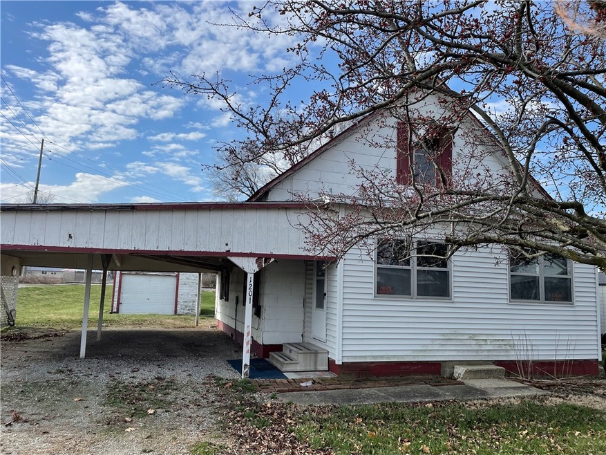 1201 Dakota Ave, Mattoon, IL 61938 - photo 1