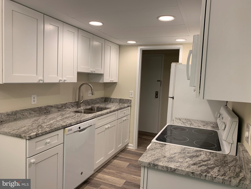 11617 Stoneview Square unit 1B, Reston, VA 20191 - photo 1