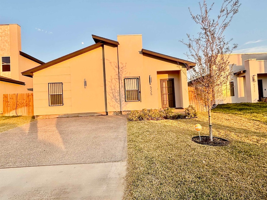 5225 Anacahuita Dr, Laredo, TX 78046 - photo 1