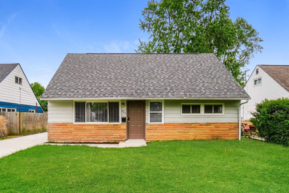 526 Virginia Cir W, Columbus, OH 43213 - photo 1