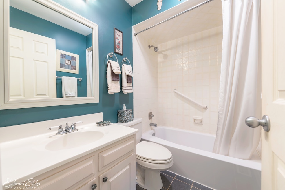 525 Blackhawk Dr, Lake In the Hills, IL 60156 - photo 1