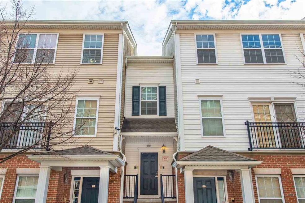 4 Greenwich Dr unit 607, Jersey City, NJ 07305 - photo 1