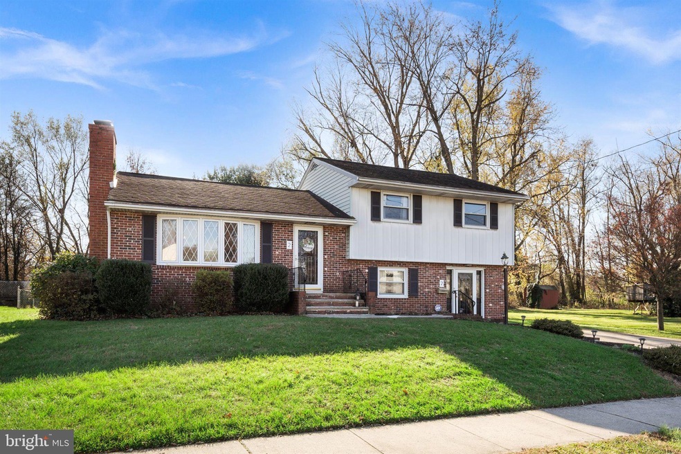 2 Sycamore Dr, Burlington, NJ 08016 - photo 1