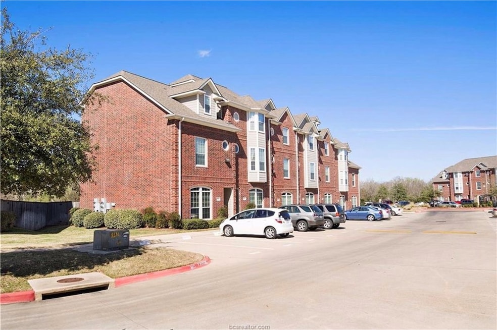305 Holleman Dr E unit 605, College Station, TX 77840 - photo 1