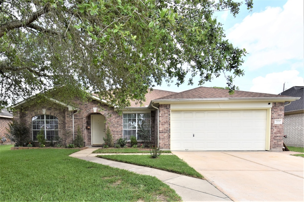 2935 Community Dr, Alvin, TX 77511 - photo 1