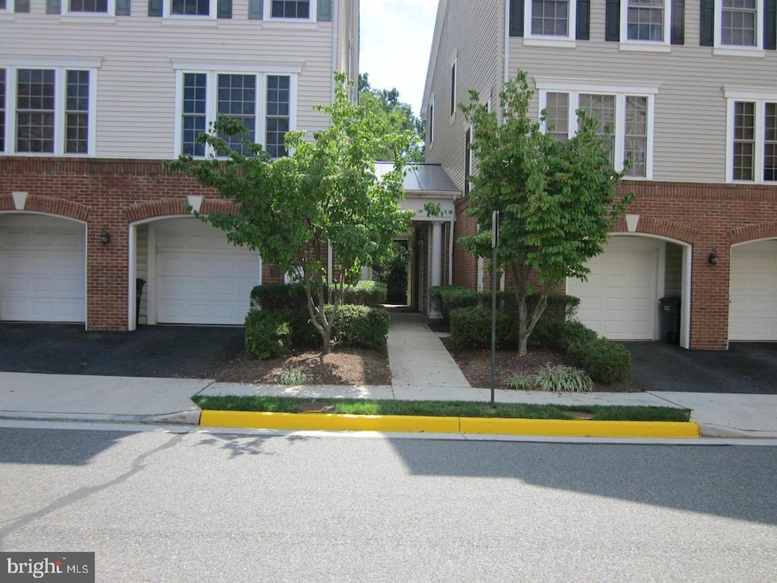 3543 Huntley Manor Ln, Alexandria, VA 22306 - photo 1