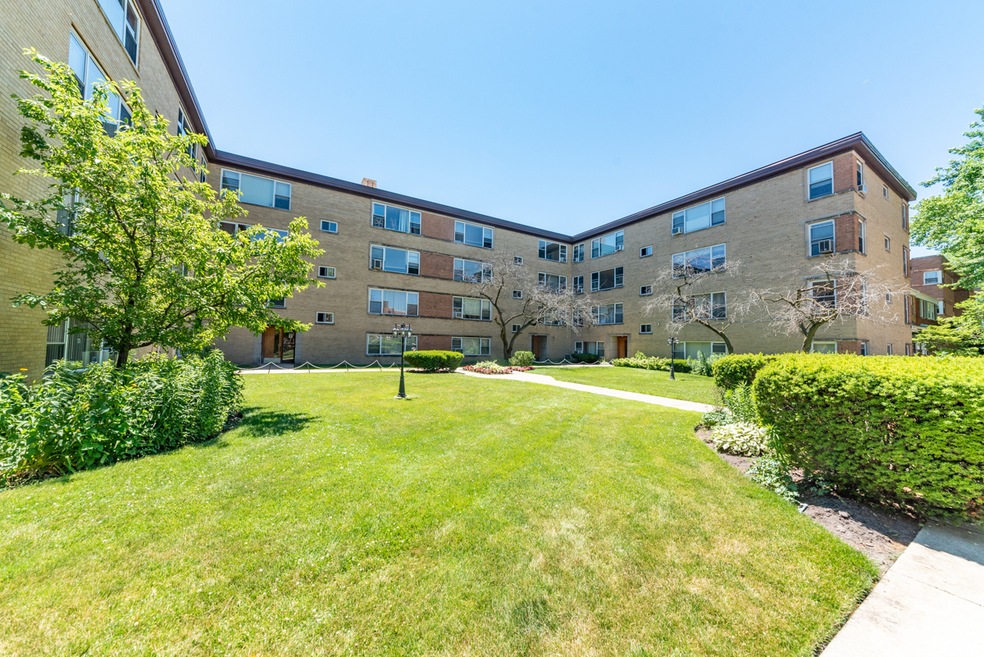 2625 W Fitch Ave unit 3F, Chicago, IL 60645 - photo 1