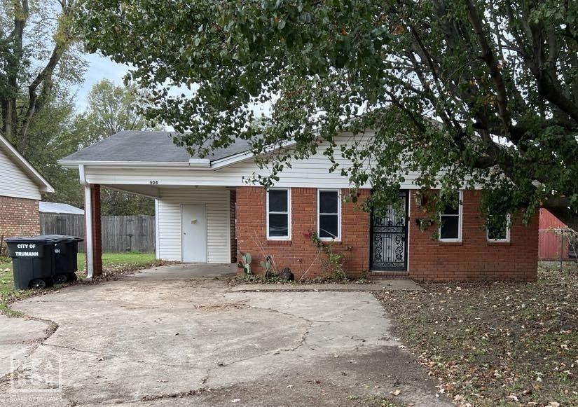 504 Locust Ave, Trumann, AR 72472 - photo 1