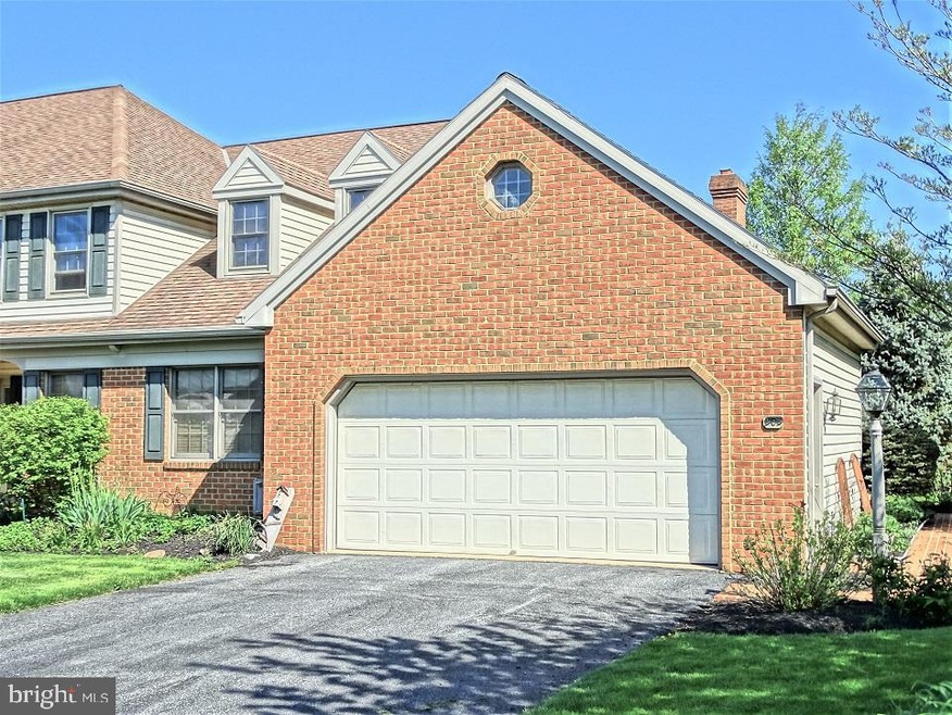 909 Walnut St, New Holland, PA 17557 - photo 1