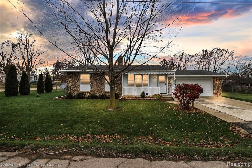 4172 Brown St, Flint, MI 48532 - photo 1