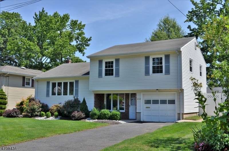 2112 Algonquin Dr, Scotch Plains, NJ 07076 - photo 1