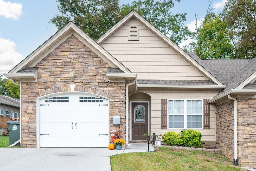 7647 Magnolia Leaf Ln, Chattanooga, TN 37421 - photo 1