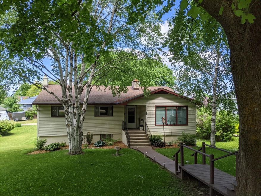 271 High St. St. Ignace MI 49781 (38)
