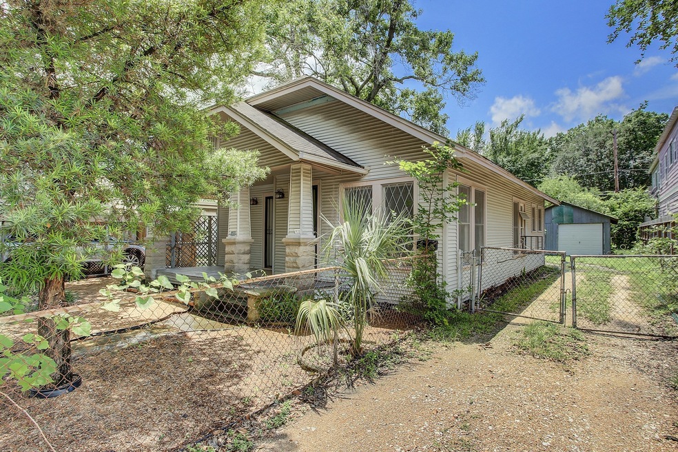 911 Yale St, Houston, TX 77008 - photo 1