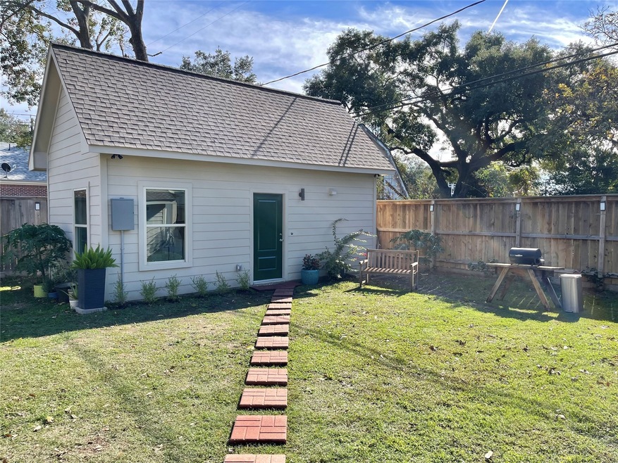 416 Avenue of Oaks St unit C, Houston, TX 77009 - photo 1