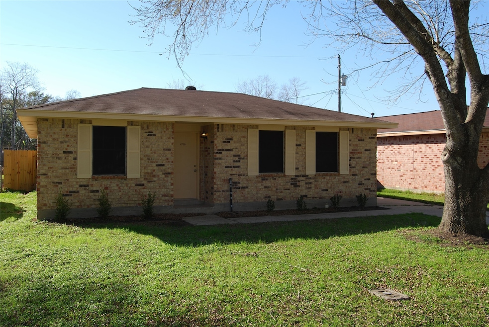 4710 Pine St, Seabrook, TX 77586 - photo 1
