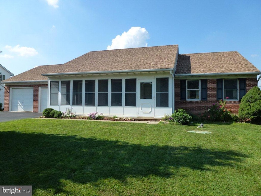 709 Walnut St, New Holland, PA 17557 - photo 1