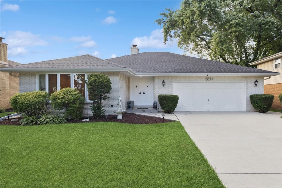 5811 Longview Dr unit 2, Countryside, IL 60525 - photo 1