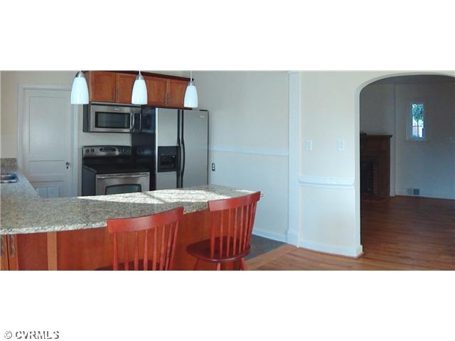 Kitchen - Great for entertaining!