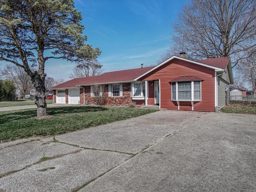 4 Nassau Dr, Maryville, IL 62062 - photo 1