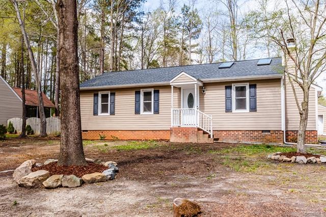 FRONT EXTERIOR, MAINTENANCE FREE VINYL SIDING