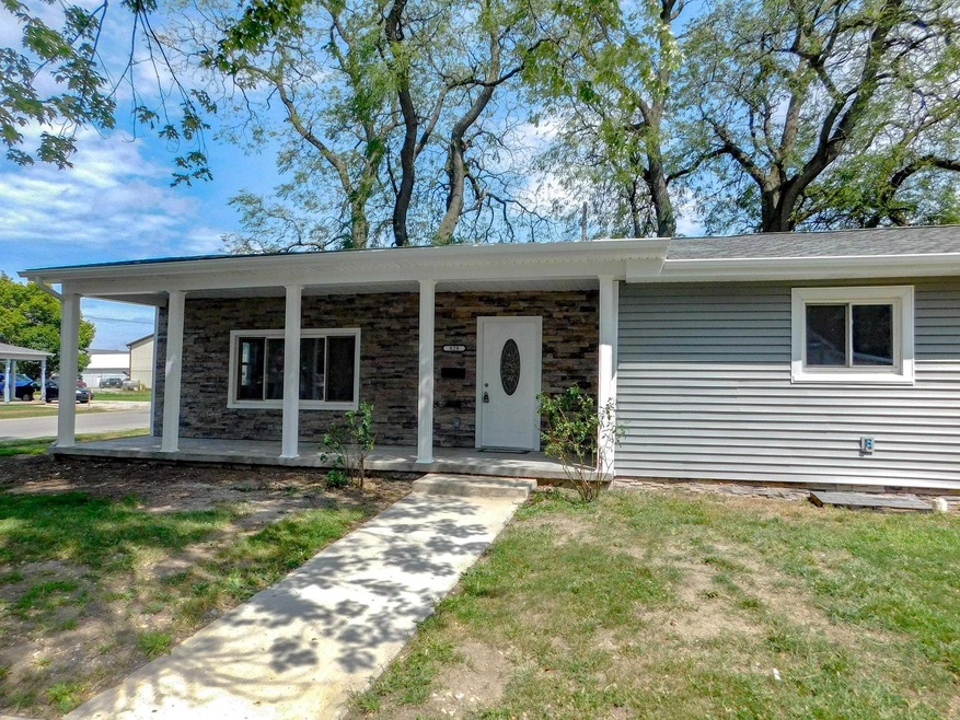 828 W Washington St, Bluffton, IN 46714 - photo 1