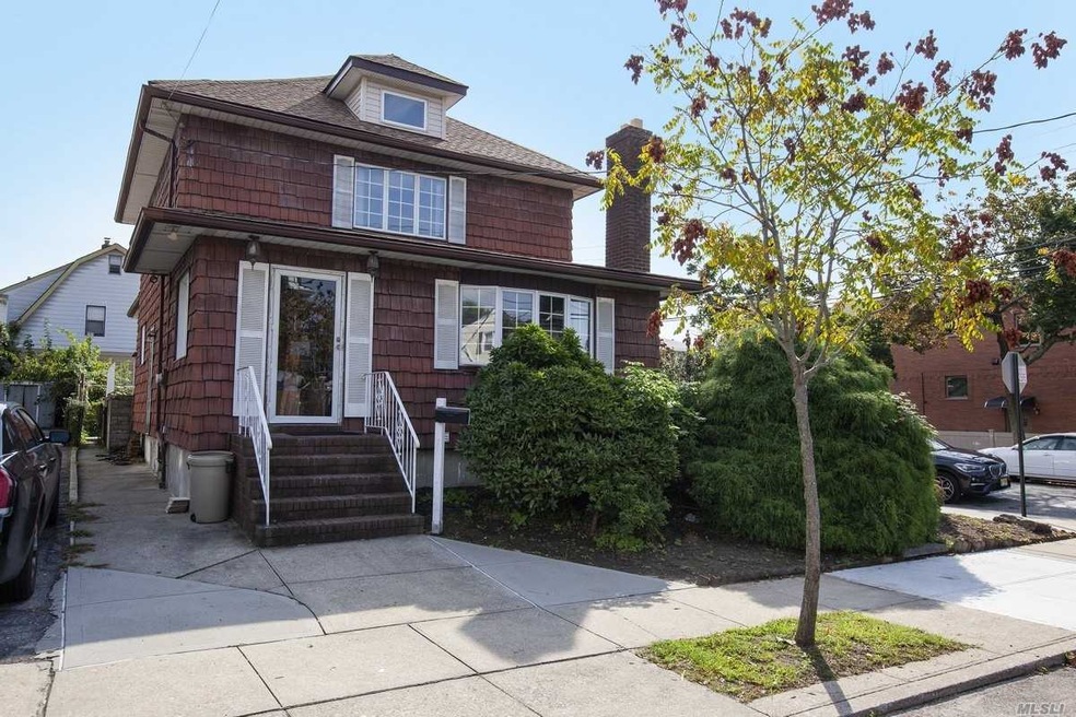 6217 136th St, Flushing, NY 11367 - photo 1