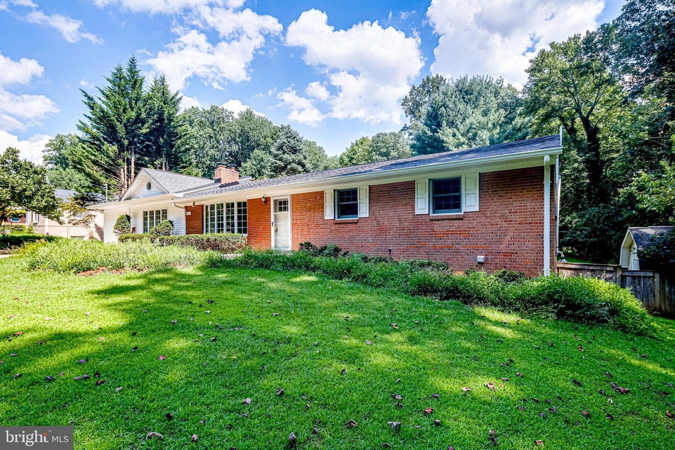 8549 Pineway Dr, Laurel, MD 20723 - photo 1