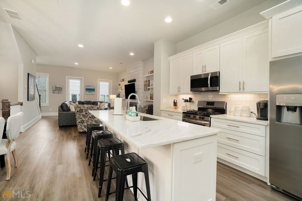 Expansive kitchen island