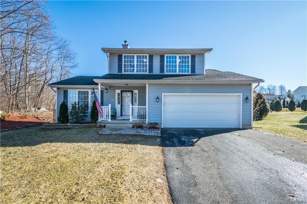 Front porch adds curb appeal!