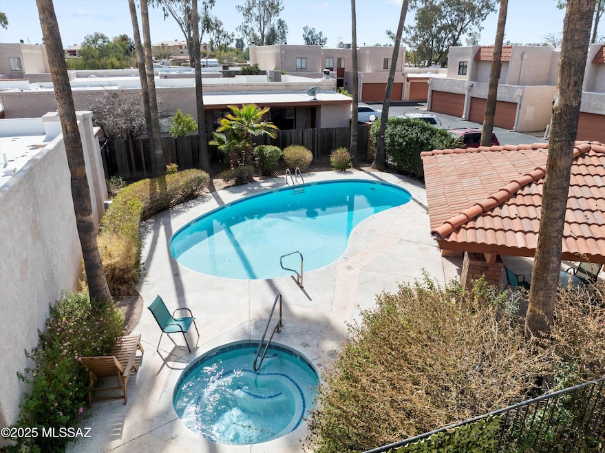 Community Pool & Spa