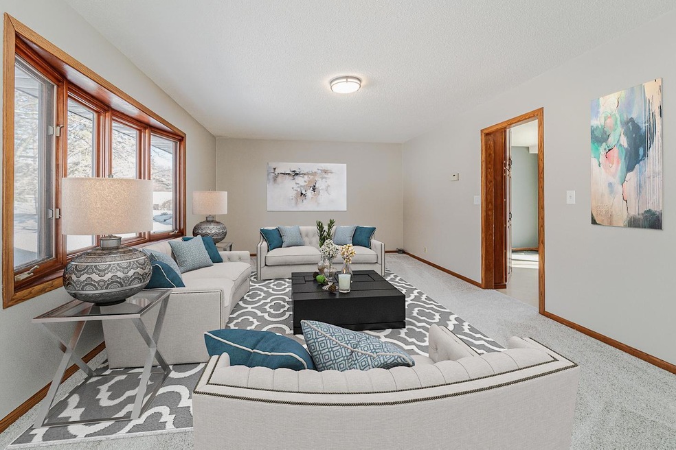 16784704164_16782250434_1324LivingRoom (1).jpg