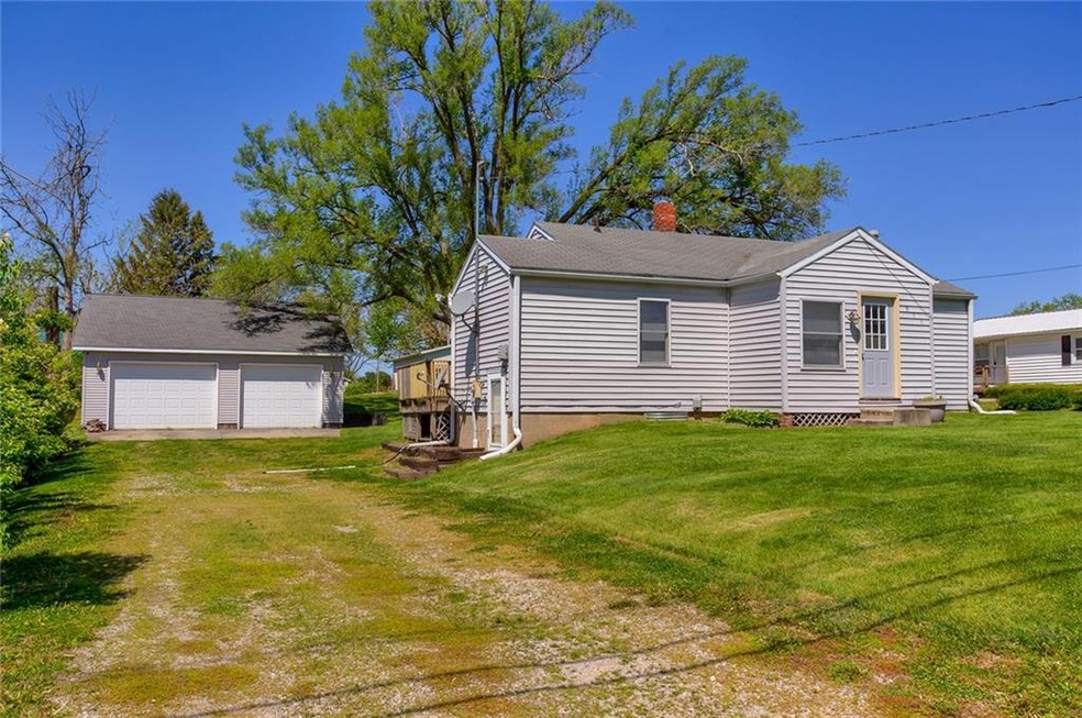 911 E 8th St S, Newton, IA 50208 - photo 1