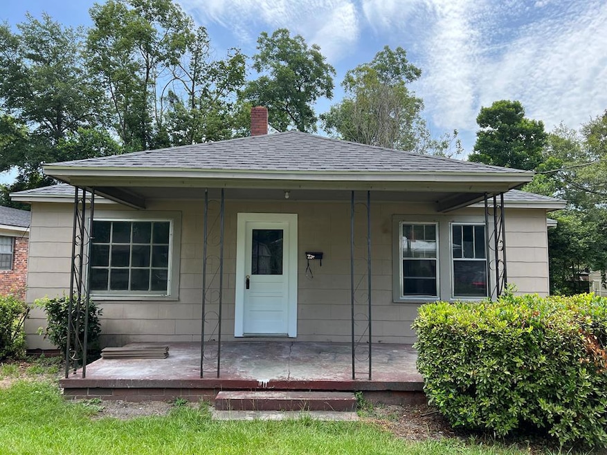 220 Daughtry Ave N, Douglas, GA 31533 - photo 1