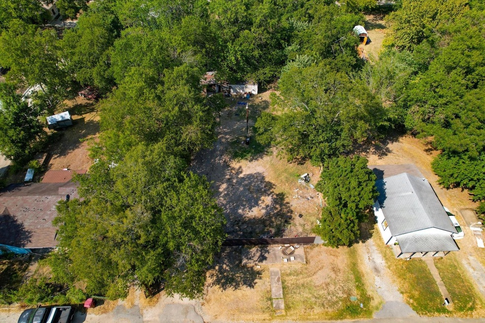 216 S 3rd St, Bonham, TX 75418 - photo 1