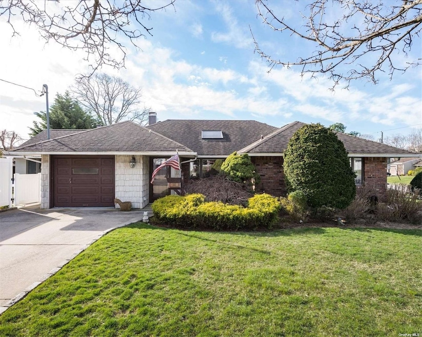 512 Surrey Place, Oceanside, NY 11572 - photo 1