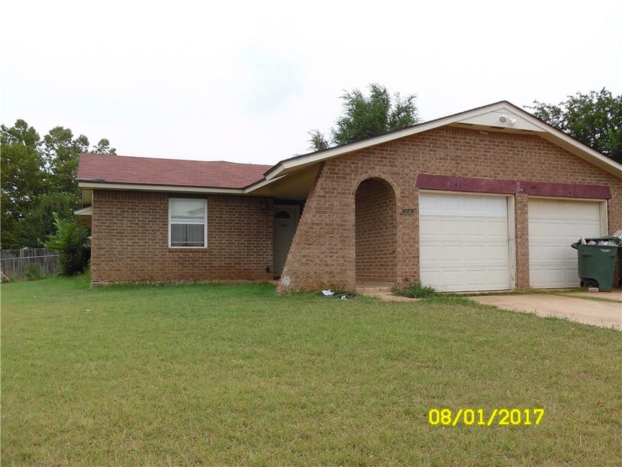 809 Robin Hill Rd, Edmond, OK 73003 - photo 1