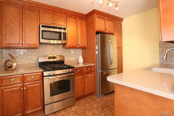 9 Kevin Ct unit C16L, Nanuet, NY 10954 - photo 1
