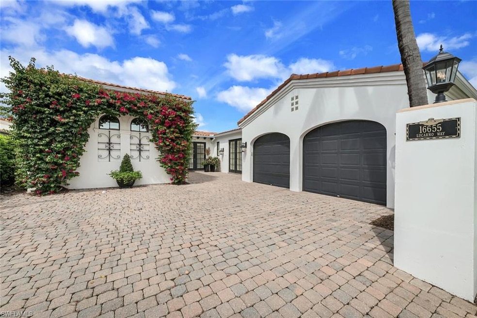 A Bouganvillea Entrance!
