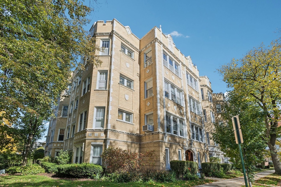 822 Washington Blvd unit 3, Oak Park, IL 60302 - photo 1
