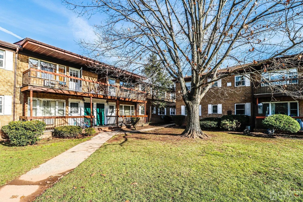 55 Gill Ln unit 21, Iselin, NJ 08830 - photo 1