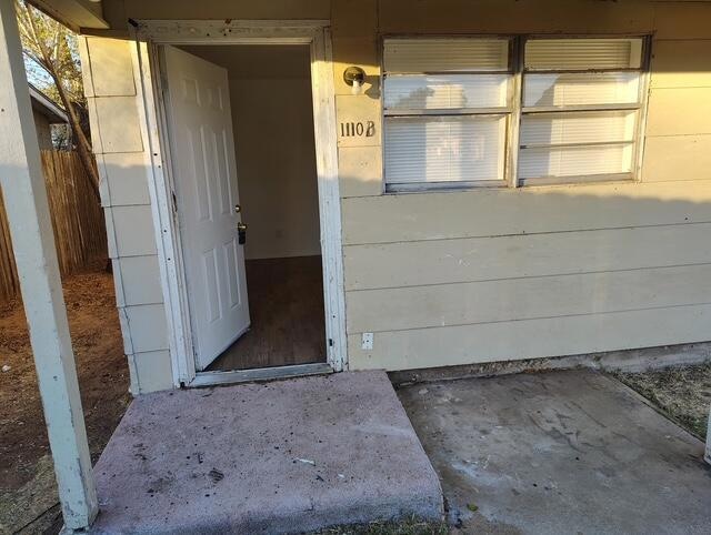 1110 41st St unit B, Lubbock, TX 79412 - photo 1